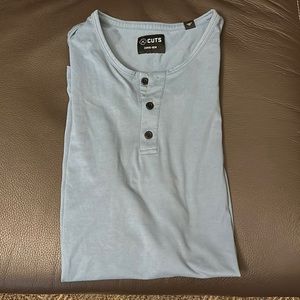 Cuts Curve Hem light blue Henley short sleeve